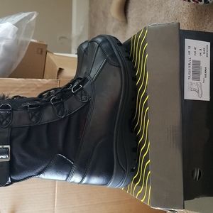 Water resistant ski / snow boots